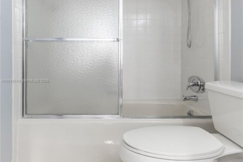 Condominio en venta en Hallandale Beach, Florida, 2 dormitorios, 130.06 m2 № 2169385 - foto 28