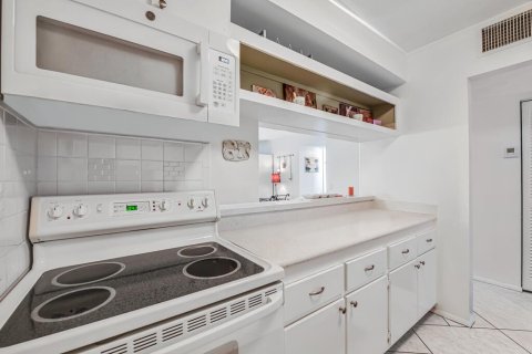 Copropriété à vendre à Royal Palm Beach, Floride: 2 chambres, 101.08 m2 № 2146676 - photo 10