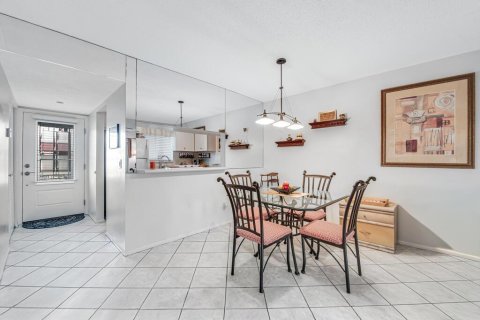 Copropriété à vendre à Royal Palm Beach, Floride: 2 chambres, 101.08 m2 № 2146676 - photo 4