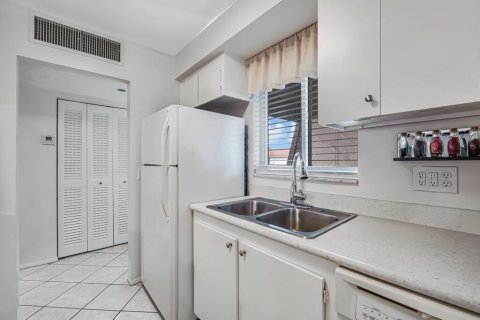 Copropriété à vendre à Royal Palm Beach, Floride: 2 chambres, 101.08 m2 № 2146676 - photo 9