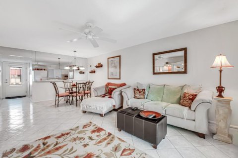 Copropriété à vendre à Royal Palm Beach, Floride: 2 chambres, 101.08 m2 № 2146676 - photo 7