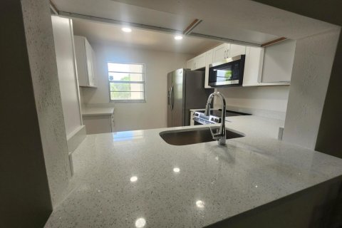 Condo in Boynton Beach, Florida, 2 bedrooms № 2182191 - photo 2
