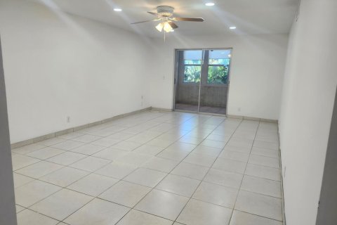Condo in Boynton Beach, Florida, 2 bedrooms № 2182191 - photo 17