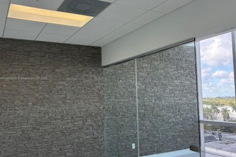 Commercial property in Miami, Florida № 1957439 - photo 5