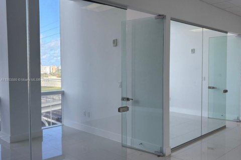 Commercial property in Miami, Florida № 1957439 - photo 3