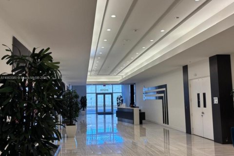 Commercial property in Miami, Florida № 1957439 - photo 2