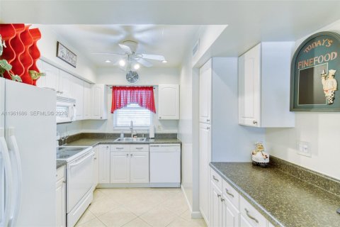 Condominio en venta en Fort Lauderdale, Florida, 2 dormitorios, 83.61 m2 № 2024622 - foto 6