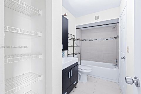 Condo in West Palm Beach, Florida, 2 bedrooms  № 1839622 - photo 13