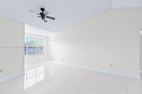 Condo in West Palm Beach, Florida, 2 bedrooms  № 1839622 - photo 5