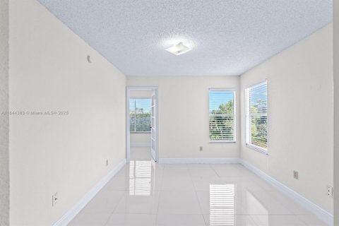Condo in West Palm Beach, Florida, 2 bedrooms  № 1839622 - photo 11