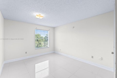 Condo in West Palm Beach, Florida, 2 bedrooms  № 1839622 - photo 15