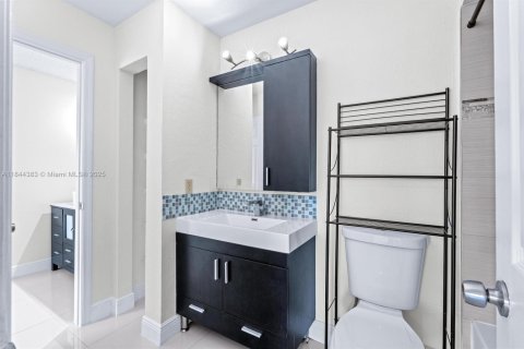 Condo in West Palm Beach, Florida, 2 bedrooms  № 1839622 - photo 12