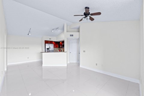 Condo in West Palm Beach, Florida, 2 bedrooms  № 1839622 - photo 7