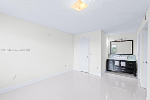 Condo in West Palm Beach, Florida, 2 bedrooms  № 1839622 - photo 17