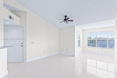 Condo in West Palm Beach, Florida, 2 bedrooms  № 1839622 - photo 4