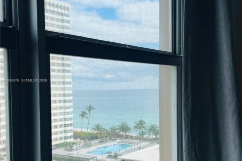 Condo in Hallandale Beach, Florida, 1 bedroom № 2028307 - photo 23