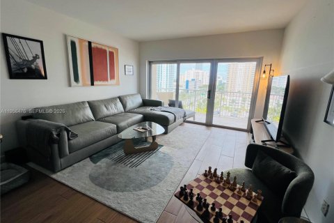 Condo in Hallandale Beach, Florida, 1 bedroom № 2028307 - photo 7