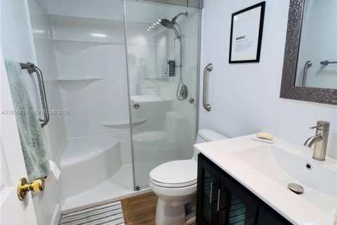 Condo in Hallandale Beach, Florida, 1 bedroom № 2028307 - photo 5