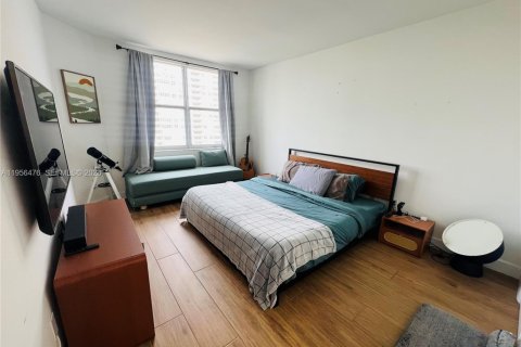 Condo in Hallandale Beach, Florida, 1 bedroom № 2028307 - photo 4