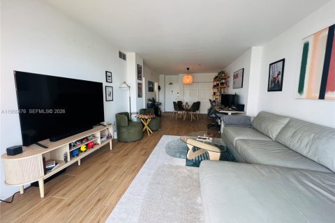 Condo in Hallandale Beach, Florida, 1 bedroom № 2028307 - photo 9