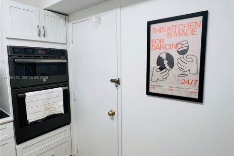 Condo in Hallandale Beach, Florida, 1 bedroom № 2028307 - photo 12