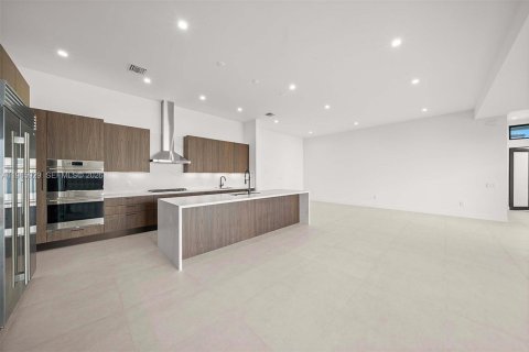 House in Hollywood, Florida 5 bedrooms, 395.95 sq.m. № 2027856 - photo 23