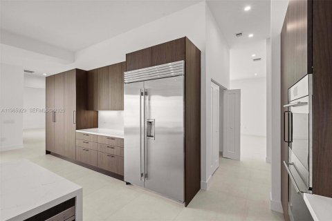 House in Hollywood, Florida 5 bedrooms, 395.95 sq.m. № 2027856 - photo 27