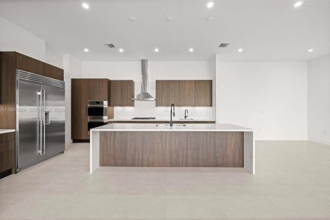 House in Hollywood, Florida 5 bedrooms, 395.95 sq.m. № 2027856 - photo 22