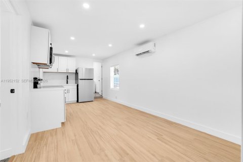 Снять в аренду квартиру в Холливуд, Флорида 3 спальни, 155.15м2, № 2009349 - фото 2