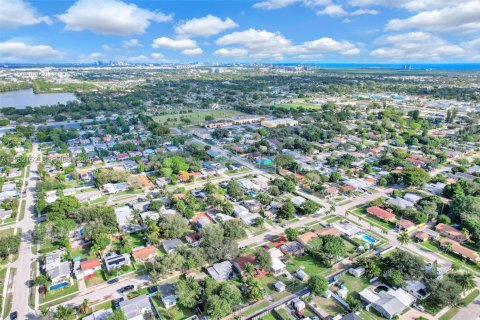 Снять в аренду квартиру в Холливуд, Флорида 3 спальни, 155.15м2, № 2009349 - фото 25