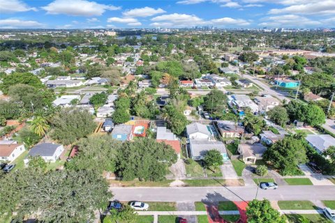 Снять в аренду квартиру в Холливуд, Флорида 3 спальни, 155.15м2, № 2009349 - фото 30