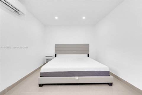 Снять в аренду квартиру в Холливуд, Флорида 3 спальни, 155.15м2, № 2009349 - фото 23