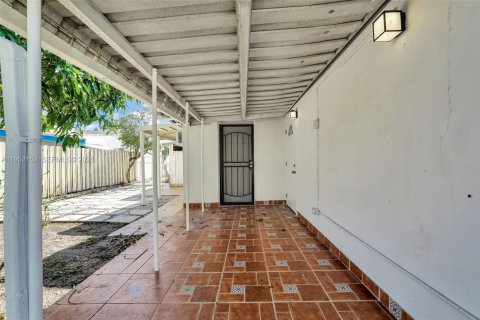 Снять в аренду квартиру в Холливуд, Флорида 3 спальни, 155.15м2, № 2009349 - фото 12