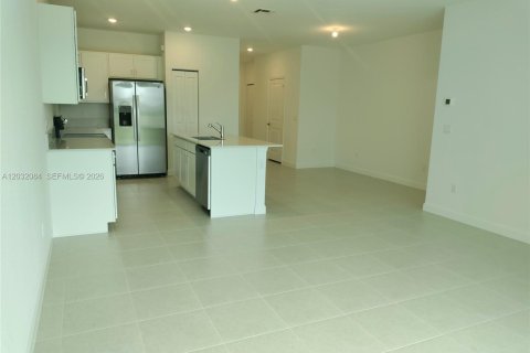 Townhouse in Port St. Lucie, Florida 3 bedrooms, 151.9 sq.m. № 2088434 - photo 2
