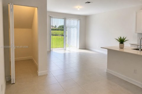 Townhouse in Port St. Lucie, Florida 3 bedrooms, 151.9 sq.m. № 2088434 - photo 13