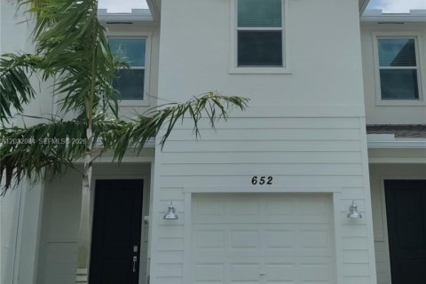 Townhouse in Port St. Lucie, Florida 3 bedrooms, 151.9 sq.m. № 2088434