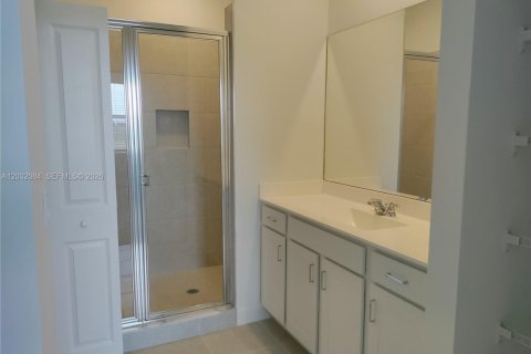 Townhouse in Port St. Lucie, Florida 3 bedrooms, 151.9 sq.m. № 2088434 - photo 8