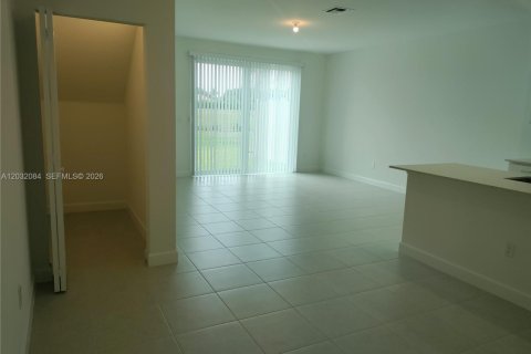 Townhouse in Port St. Lucie, Florida 3 bedrooms, 151.9 sq.m. № 2088434 - photo 4