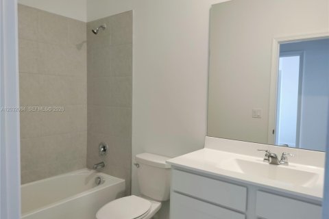 Townhouse in Port St. Lucie, Florida 3 bedrooms, 151.9 sq.m. № 2088434 - photo 11