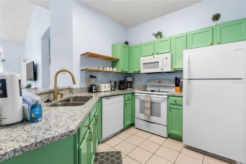 Touwnhouse à vendre à Kissimmee, Floride: 4 chambres, 152.82 m2 № 2207822 - photo 4