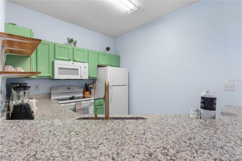 Touwnhouse à vendre à Kissimmee, Floride: 4 chambres, 152.82 m2 № 2207822 - photo 15