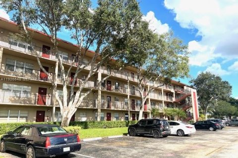 Снять в аренду кондоминиум в Пемброк-Пайнс, Флорида 1 спальня, 75.34м2, № 1986019 - фото 5