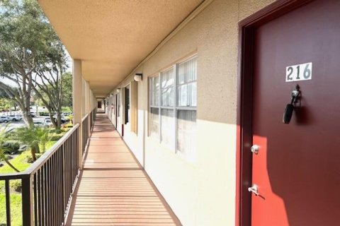 Снять в аренду кондоминиум в Пемброк-Пайнс, Флорида 1 спальня, 75.34м2, № 1986019 - фото 9