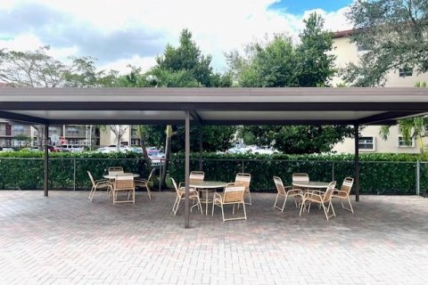 Снять в аренду кондоминиум в Пемброк-Пайнс, Флорида 1 спальня, 75.34м2, № 1986019 - фото 13