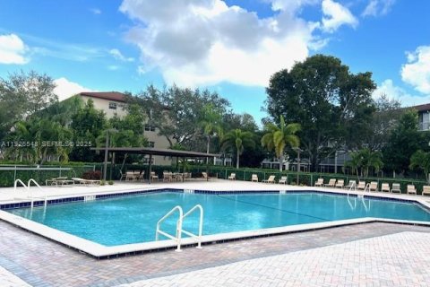 Снять в аренду кондоминиум в Пемброк-Пайнс, Флорида 1 спальня, 75.34м2, № 1986019 - фото 24