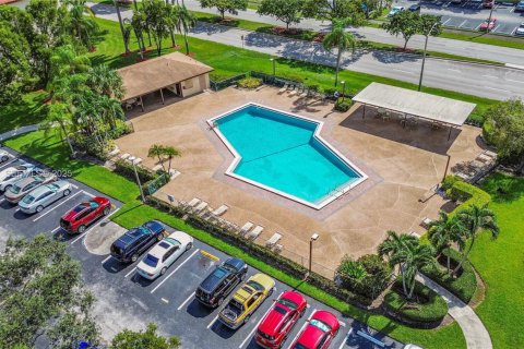 Снять в аренду кондоминиум в Пемброк-Пайнс, Флорида 1 спальня, 75.34м2, № 1986019 - фото 25