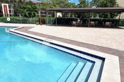 Снять в аренду кондоминиум в Пемброк-Пайнс, Флорида 1 спальня, 75.34м2, № 1986019 - фото 22