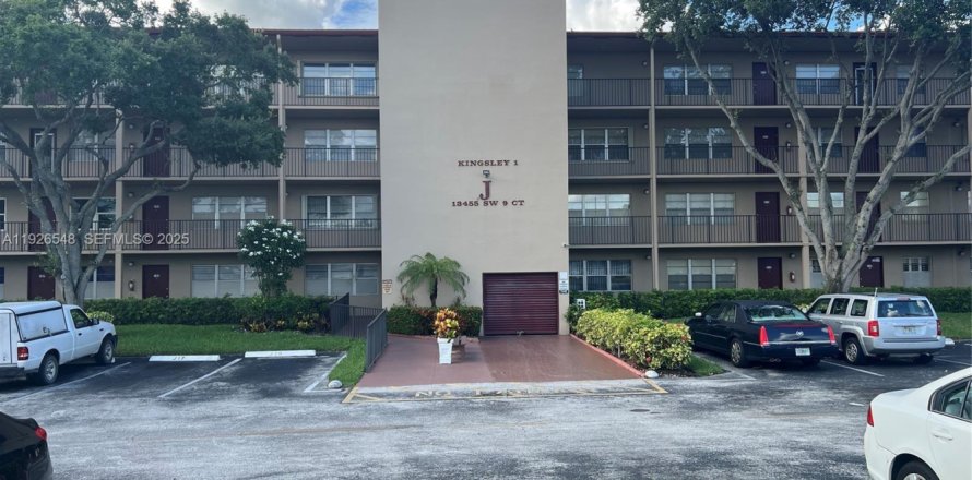 Кондоминиум с 1 спальней в Пемброк-Пайнс, Флорида № 1986019