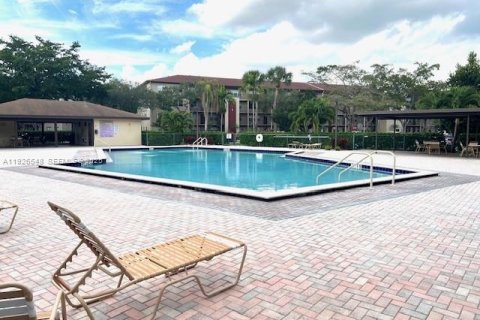 Снять в аренду кондоминиум в Пемброк-Пайнс, Флорида 1 спальня, 75.34м2, № 1986019 - фото 18