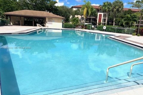 Снять в аренду кондоминиум в Пемброк-Пайнс, Флорида 1 спальня, 75.34м2, № 1986019 - фото 23